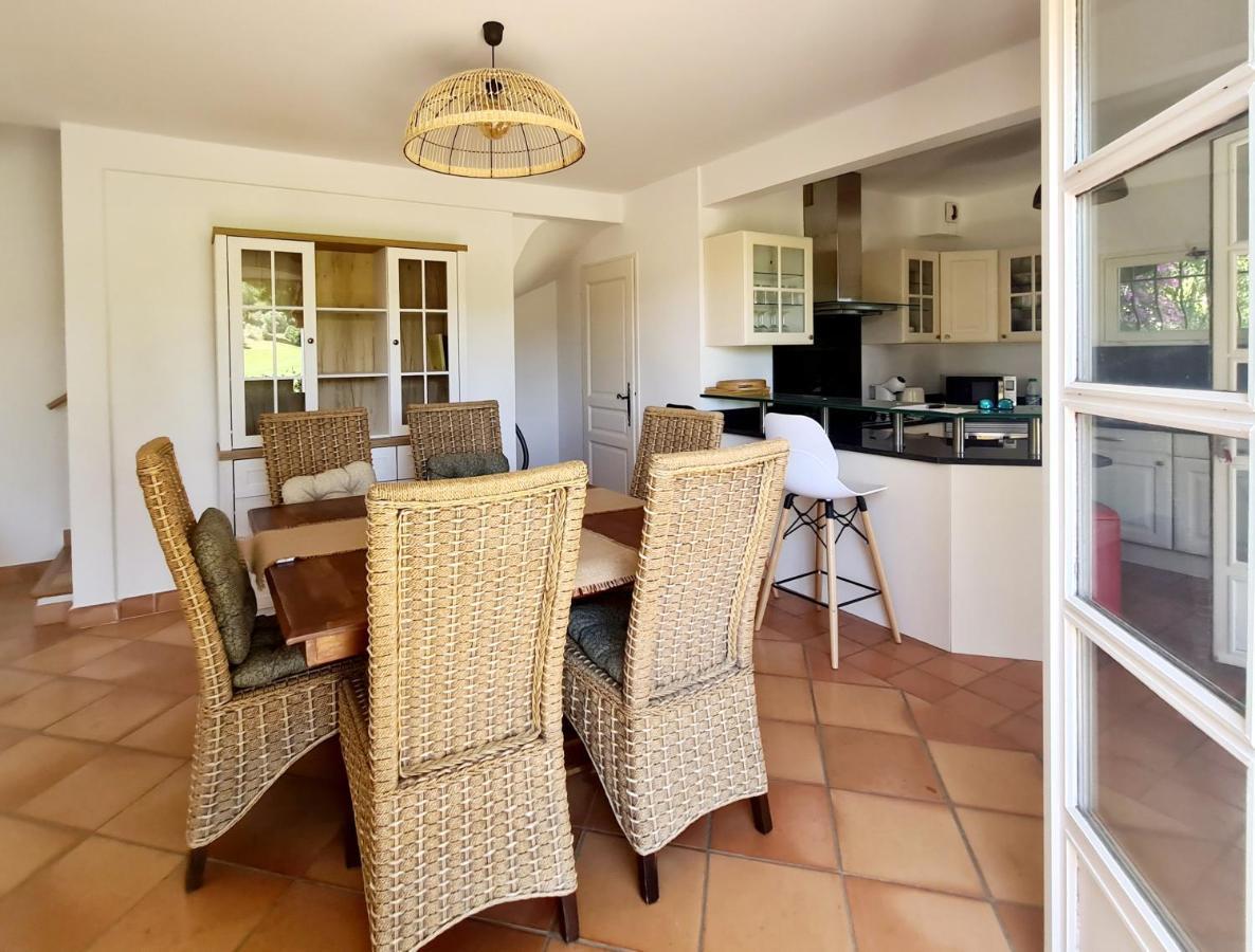Superbe Villa-Domaine Avec Golf Piscine Et Tennis Saint-Cyr-sur-Mer Luaran gambar
